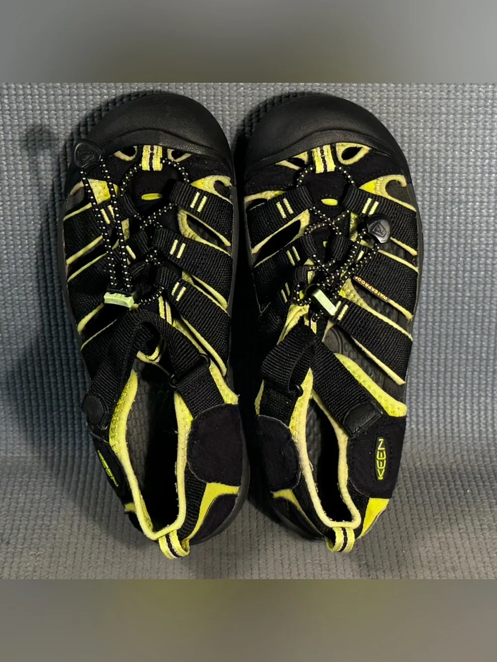 KEEN Newport H2 Sandals Black/Green Big Kid Size 5Y
